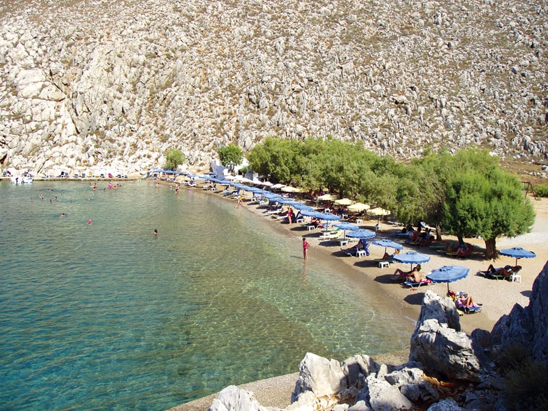 Διαβάζοντας στον Άγιο Νικόλαο Σύμης