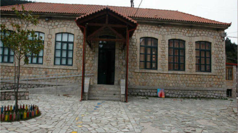 Το Πέτρινο σχολείο της Παύλιανης