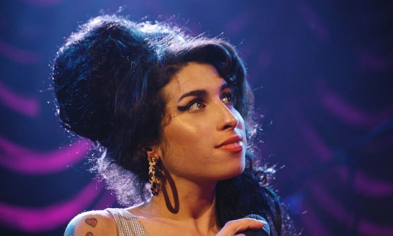Amy Jade Winehouse – Η τραγουδίστρια με την πολυτάραχη αλλά σύντομη ζωή
