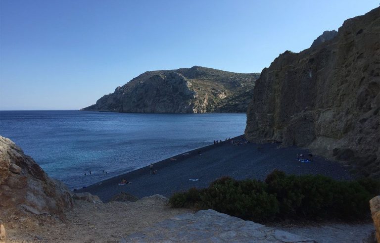 Διαβάζοντας στα Μαύρα Βόλια